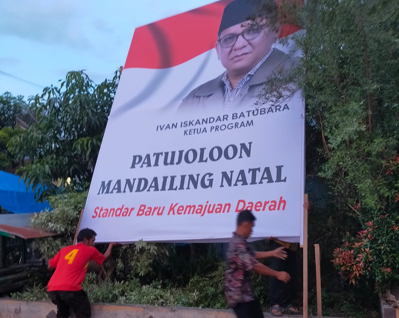 Spirit “Patujoloon Mandailing” Menyala, Warga Kotasiantar Dirikan Baliho