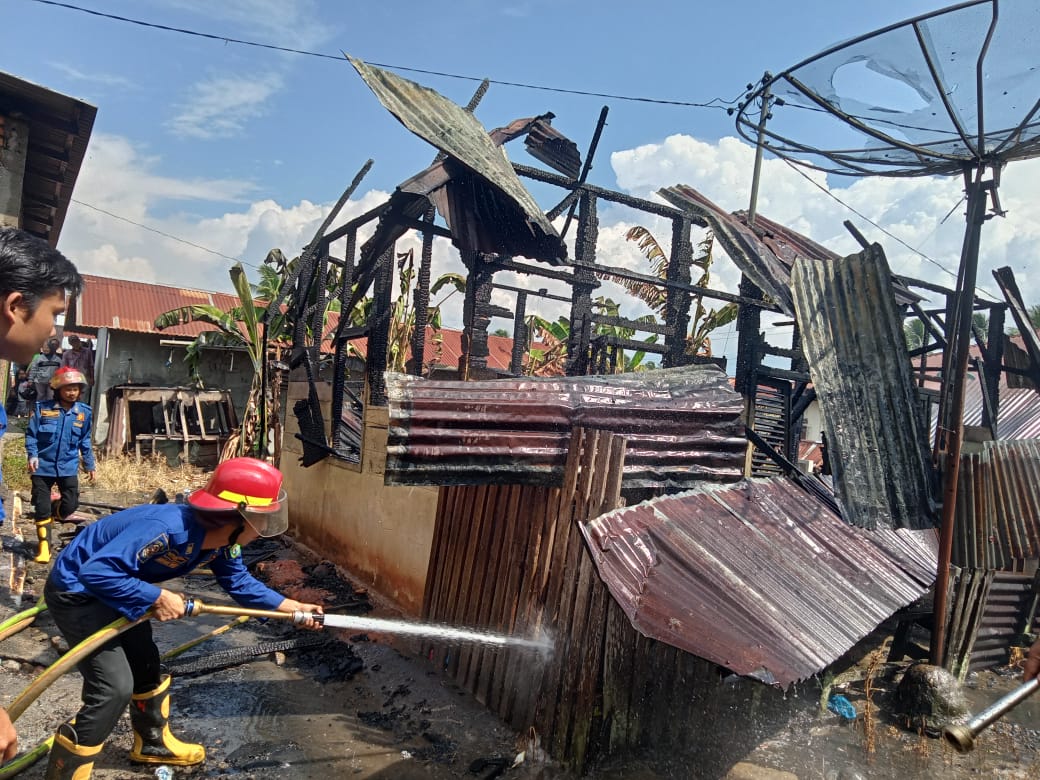 Breaking News, 1 Unit Rumah di Desa Kampung Baru Kec.Panyabungan Utara Terbakar