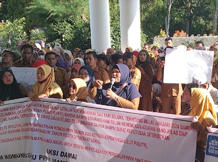 Anggota DPRD Menghilang, Pimpinan Tugas Luar, Guru PPPK Demo Ke – DPRD Mandailing Natal
