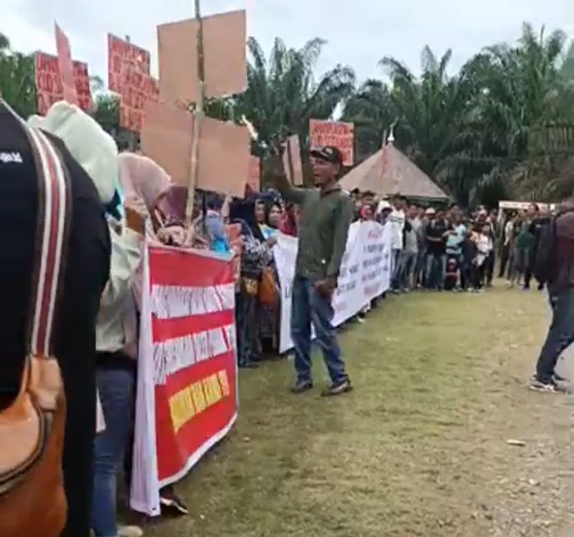 Terkait Lahan, Warga Batu Sondat Batahan Demo PTPN IV