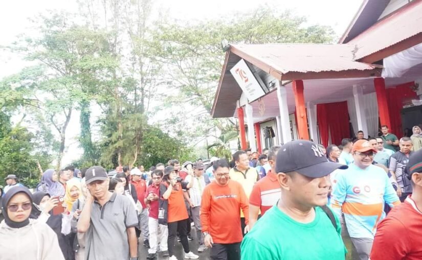 Jalan Sehat Bersama Tutup Rangkaian Rapat Staf Bulanan Pemko Padang di Mentawai