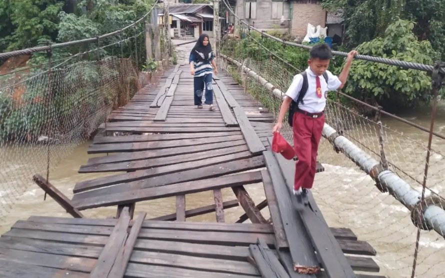 Soal Jembatan Gantung, Efesiensi Anggaran Tidak Alasan, Harusnya Pemda dan DPRD Madina Mencari Solusi