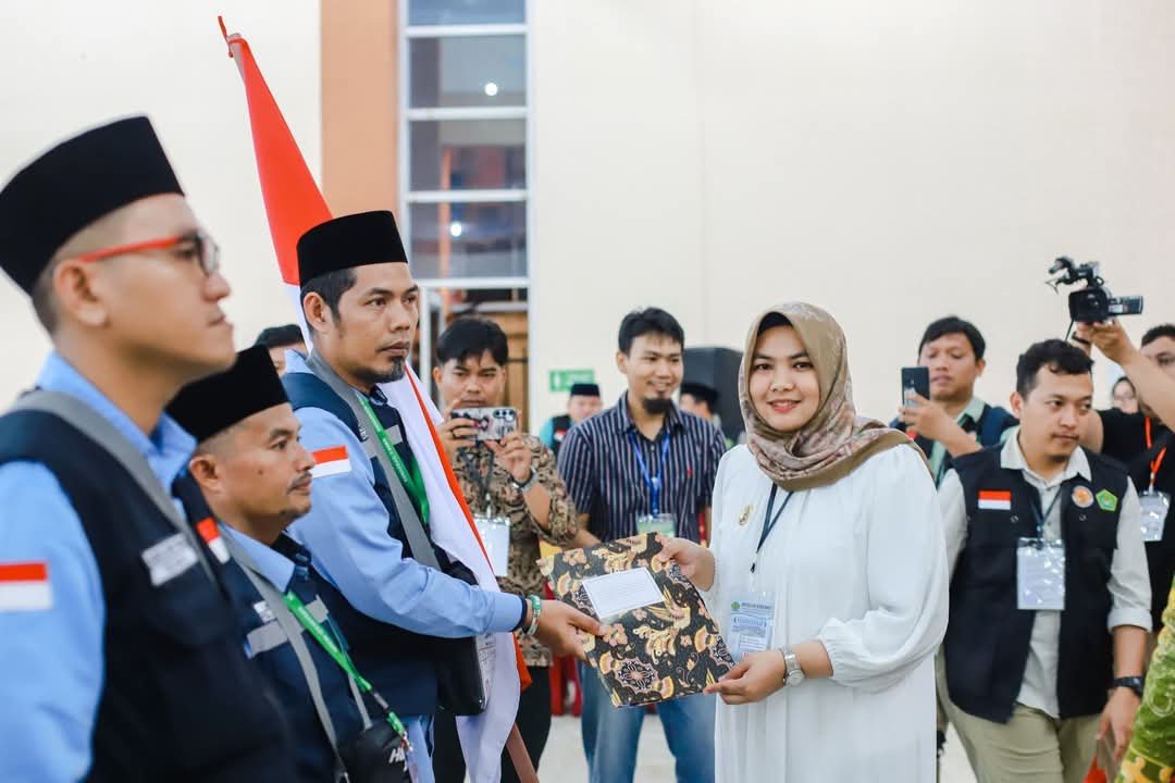 Pesan Wabup Madina kepada Jemaah Calon Haji dan Keluarga Saat Pemberangkatan