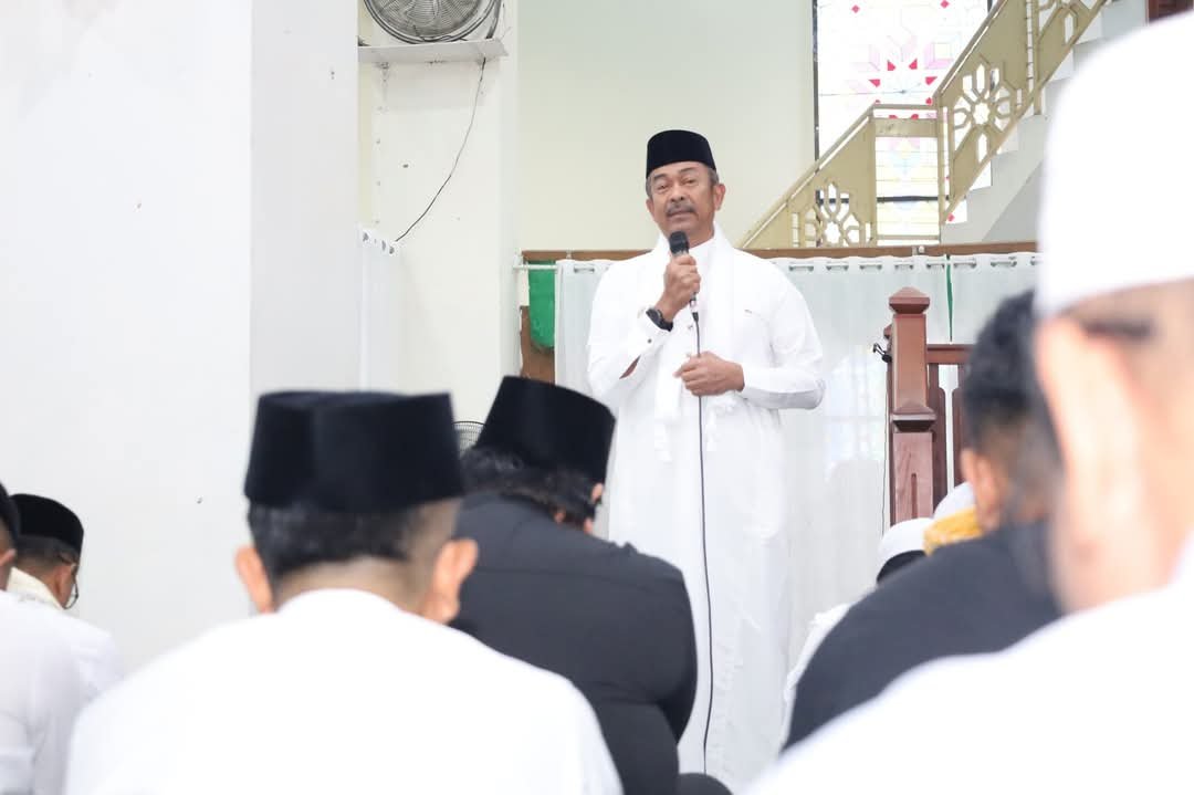 Bupati Madina Salat Id di Masjid Agung Nur Ala Nur