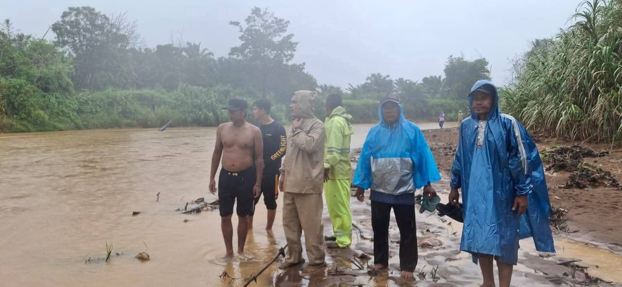 Breaking News, Pulang Dari Ladang, Warga Kp.Sawah Kec.Natal Hanyut di Aek Batang Natal