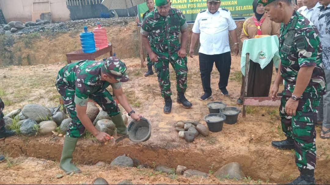 Dengan Swadaya Masyarakat Pos Koramil Sinunukan- Koramil 20 Batahan Dibangun