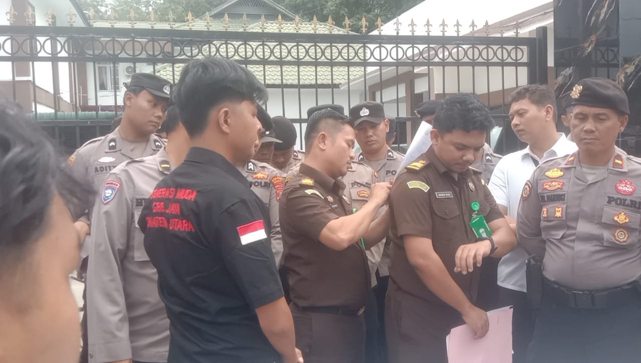 Dana Smart Village Rp 9,4 Milyar Dikorupsi, GM.Grib Jaya Demo di Kejari Mandailing Natal