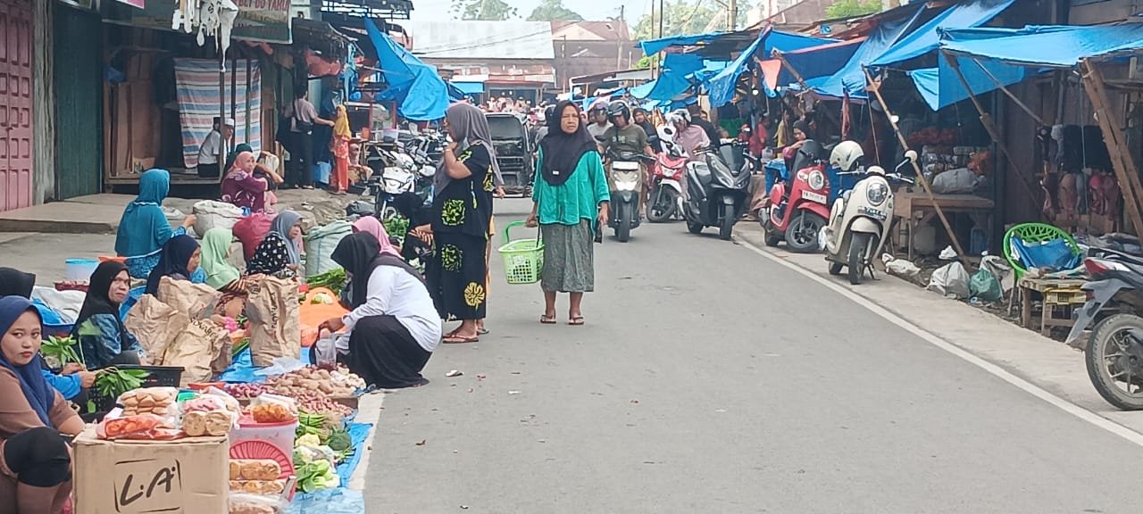 Pemilik Kios di Pasar Kuliling ” Kuncinya ” Bupati Madina Harus Tegas