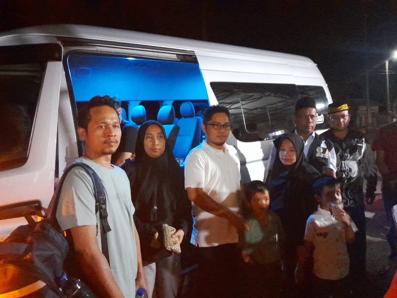 Breaking News,Rahmad Yang Cacat Fisik Diberangkatkan Camat Siabu Ke- RSU.Imelda Medan Naik Taxi Sintax