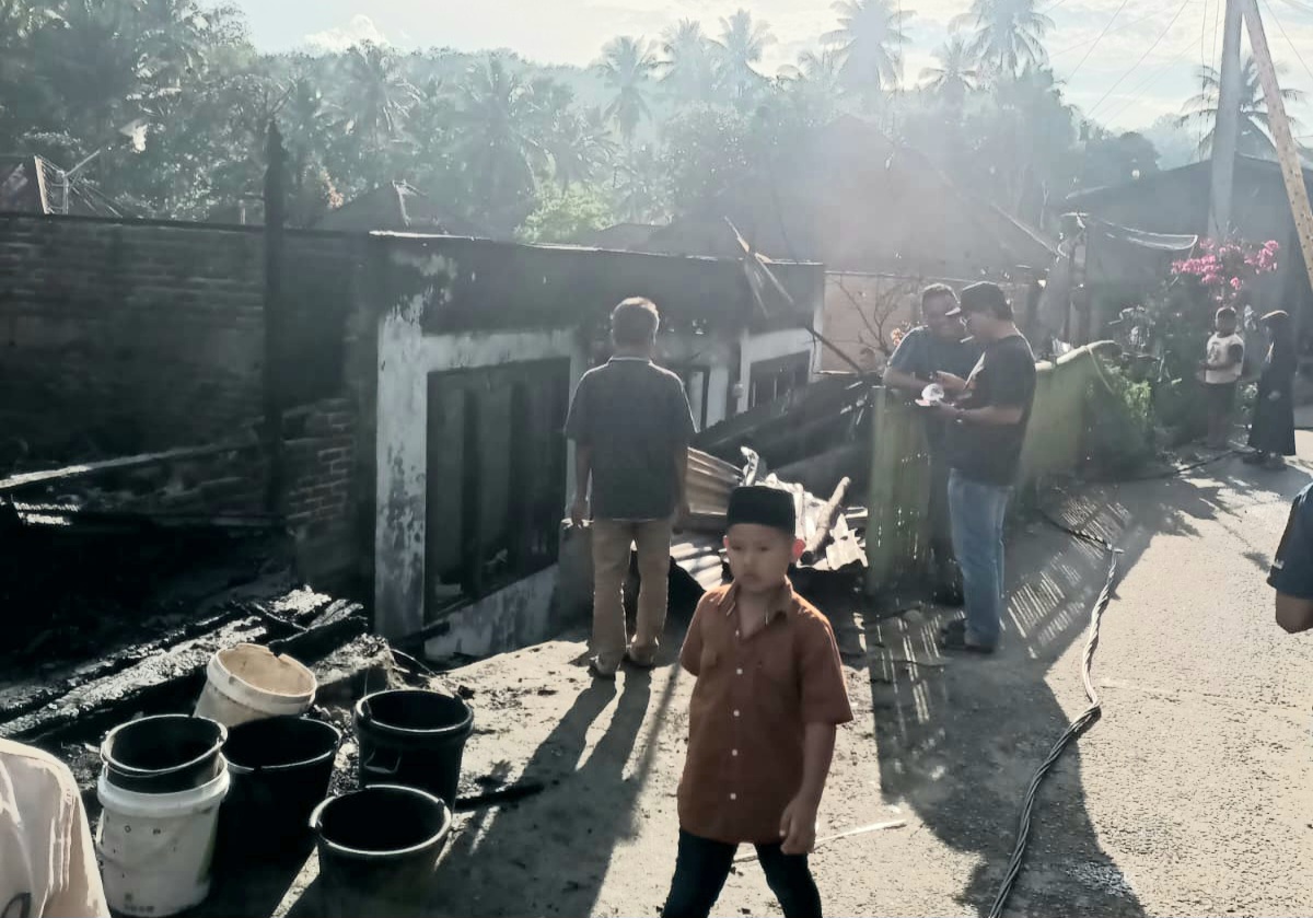 Breaking News, 3 Unit Rumah di Desa Tebing Tinggi Kec.Panyabungan Timur Terbakar