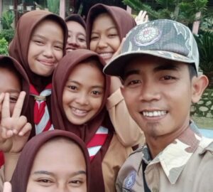 Guru SDN 328 Sinunukan IV, I.Sukoco Pakai Topi