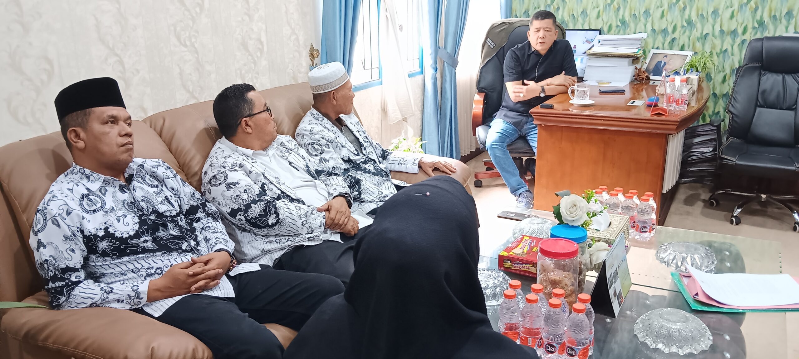 PGRI dan Guru Honor Audensi Ke Ketua DPRD Madina