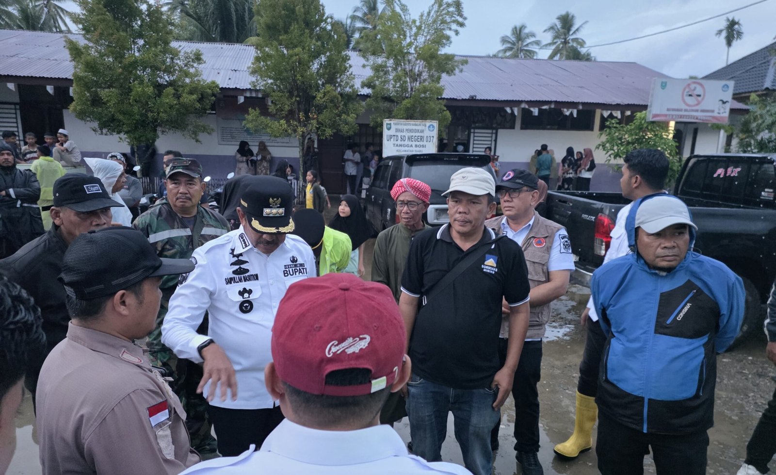 Bupati Madina Tinjau Korban Bencana di Muara Batang Angkola