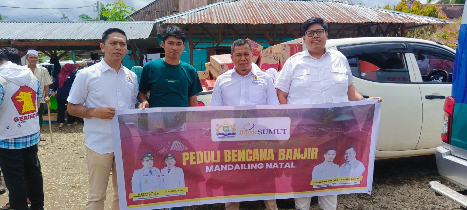 Kadin Madina Bantu Korban Banjir Mandailing Natal