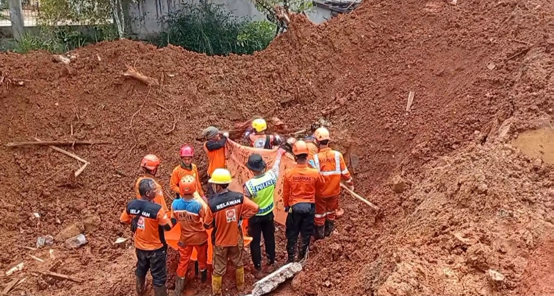 Hari Ketiga Pencarian, Tim SAR Gabungan Berhasil Temukan 8 Jenazah Dibawah Material Longsoran