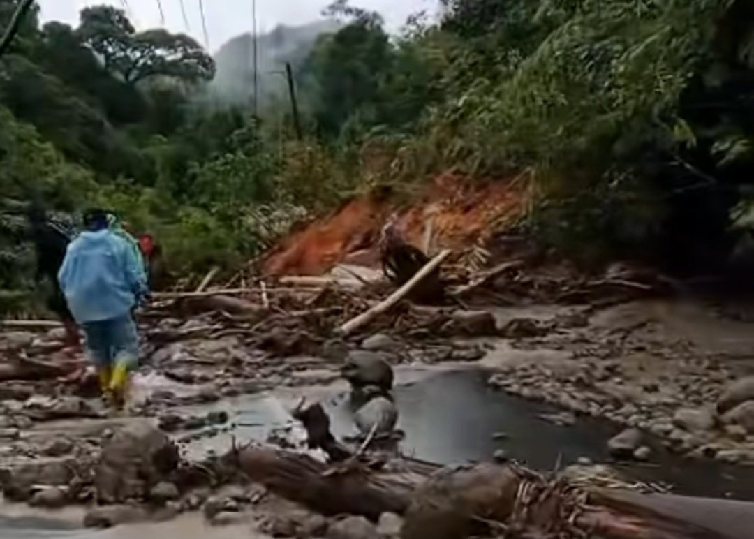 Infrasturuktur Jalan Jembatan Merah – Muarasoma Kec.Batang Natal Masih Belum Bisa Dilewati Mobil