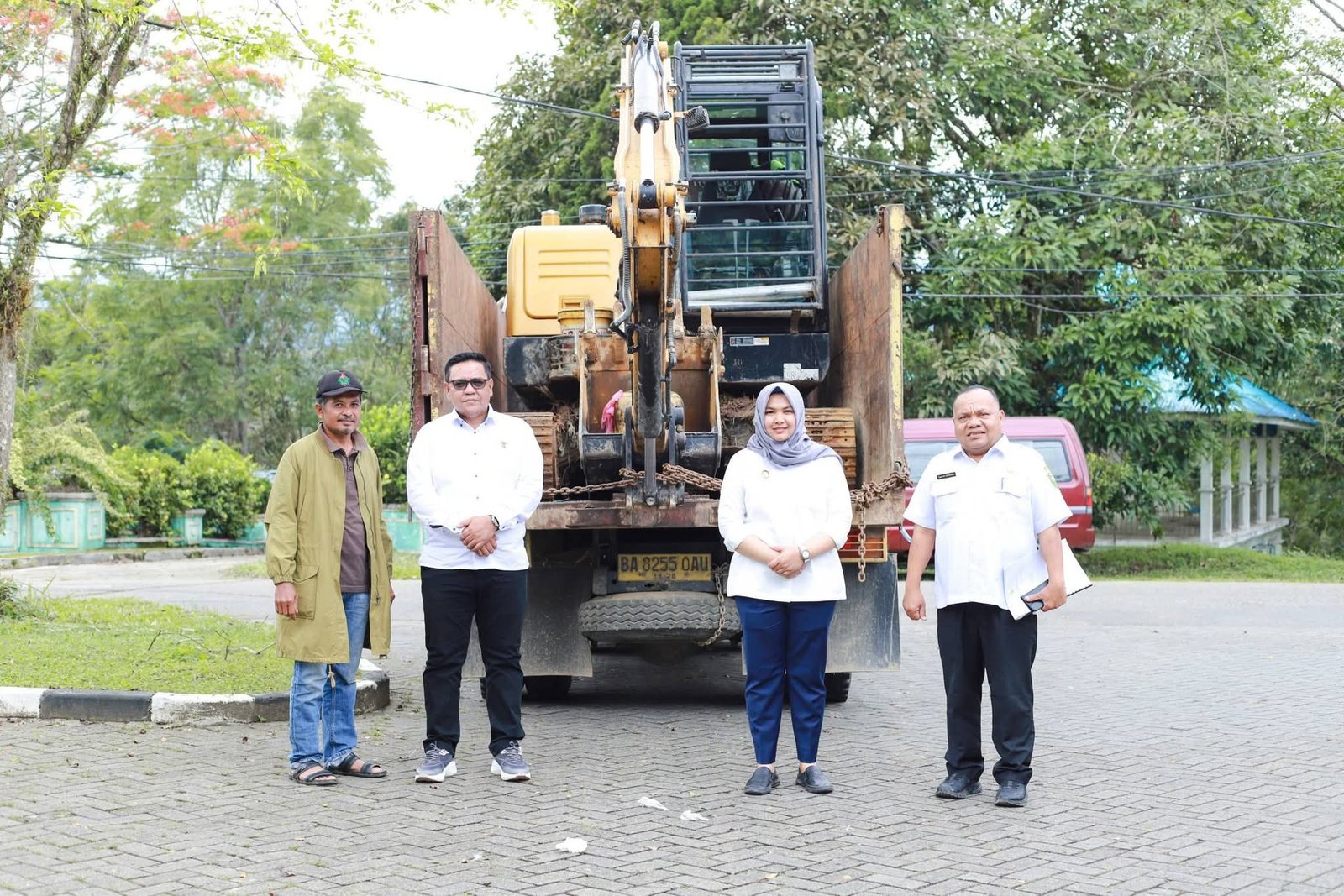Pemkab Madina Terima Excavator dari PTPN 4 untuk Pemulihan Pascabencana
