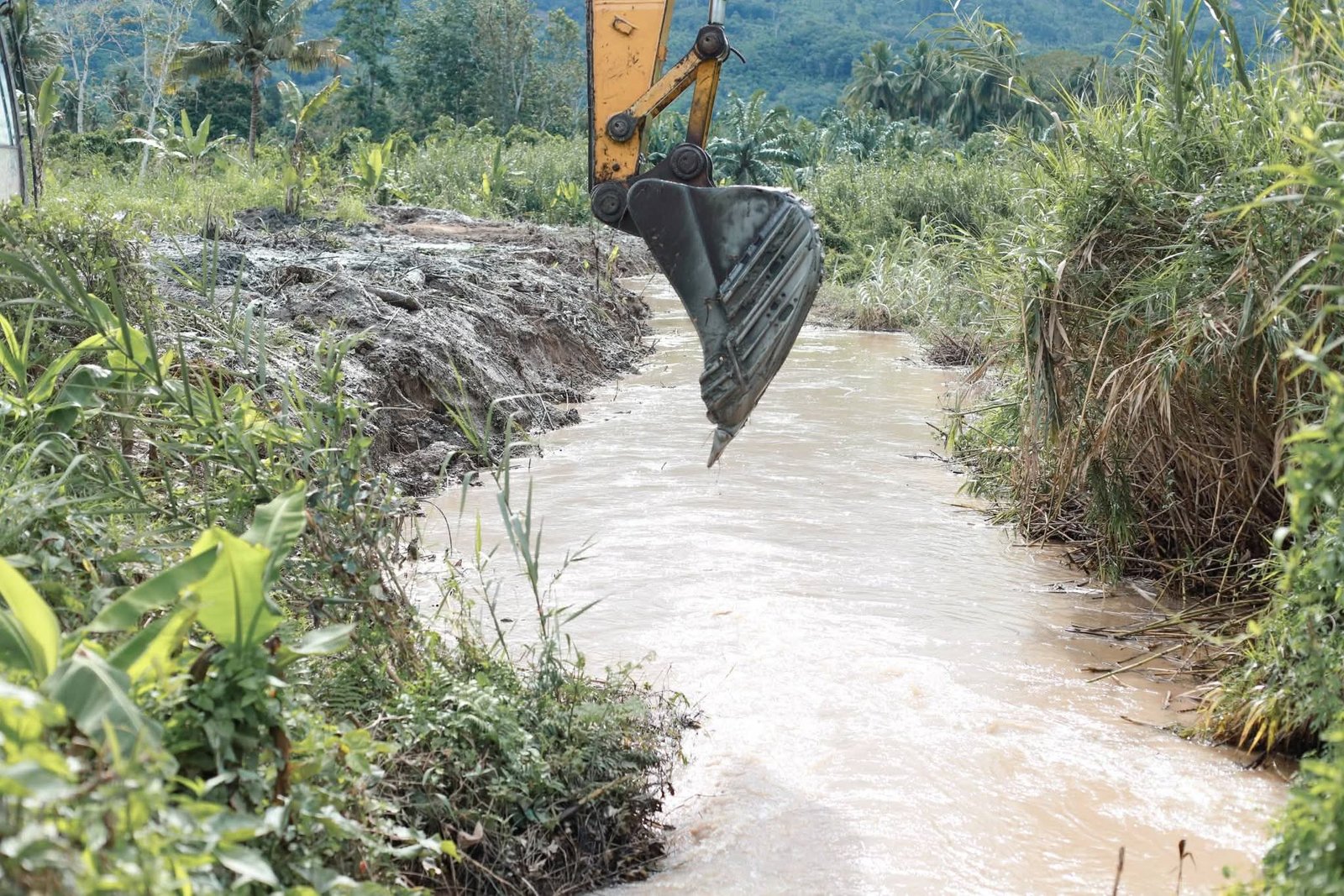 Normalisasi Aek Namora di Kec.Nagajuang Untuk Percepatan Tanam Padi Pasca Bencana