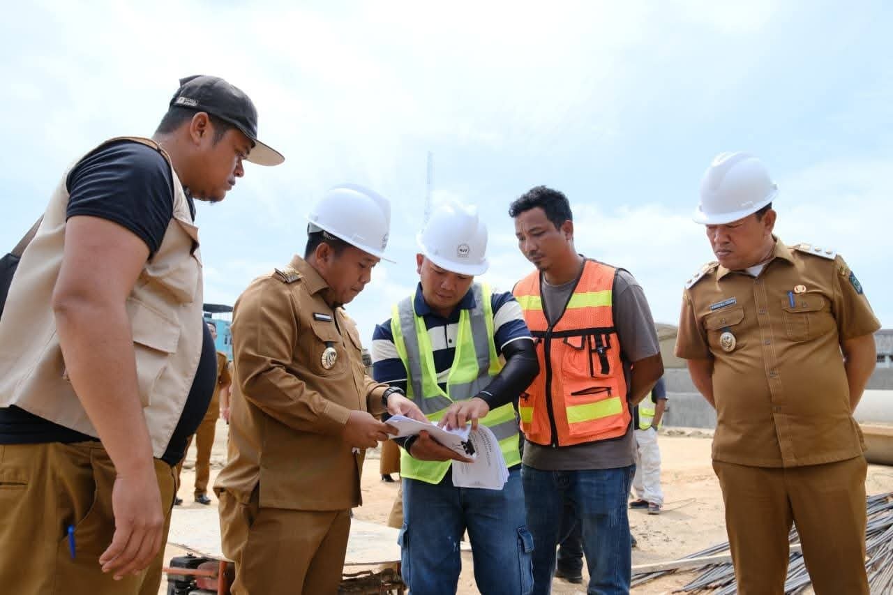 Bangkitkan Sepak Bola Daerah, Wali Kota dan Wakil Wali Kota Sibolga Tinjau Progres Pembangunan Stadion Horas