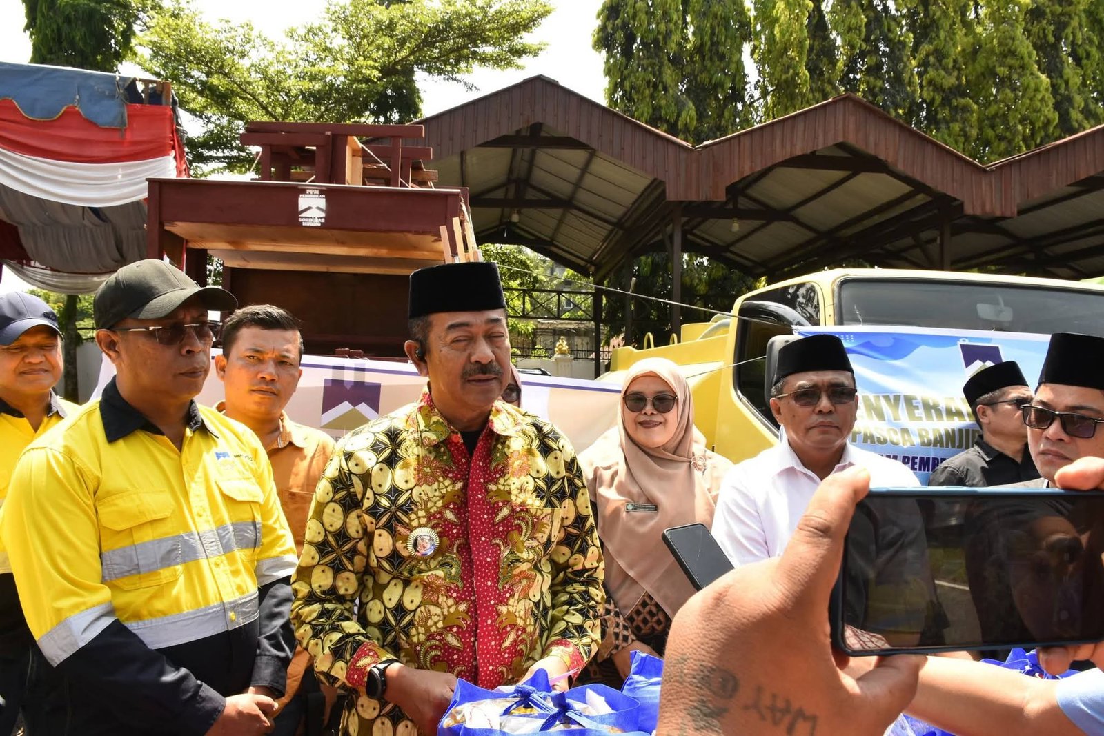Pemkab Madina Kembali Terima Bantuan Dari PT. SMM Untuk Korban Banjir