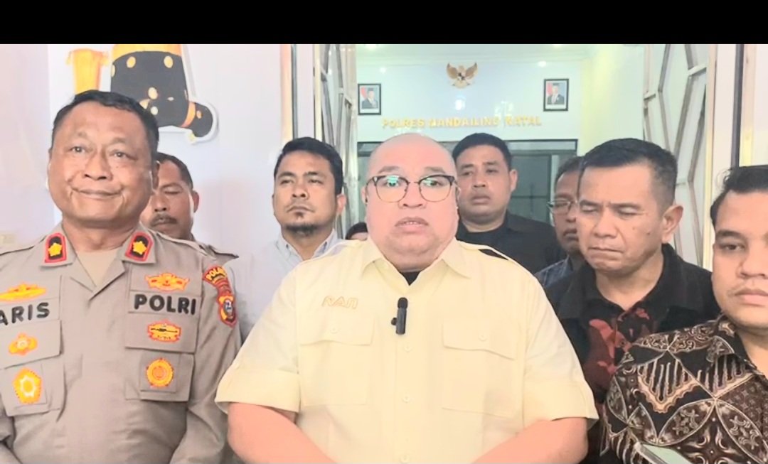 Sampaikan Aspirasi Warga Muara Batang Gadis, Dr. H. Razman Arif Nasution, SH, S.Ag, MA, (Ph.D) Datangi Mapolres Mandailing Natal