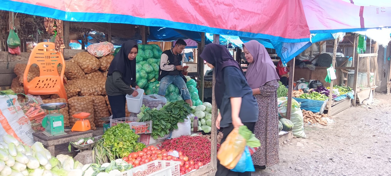 Pedagang Sembako dan Sayur Belum Mau Pindah Ke Los Pasar Baru Panyabungan