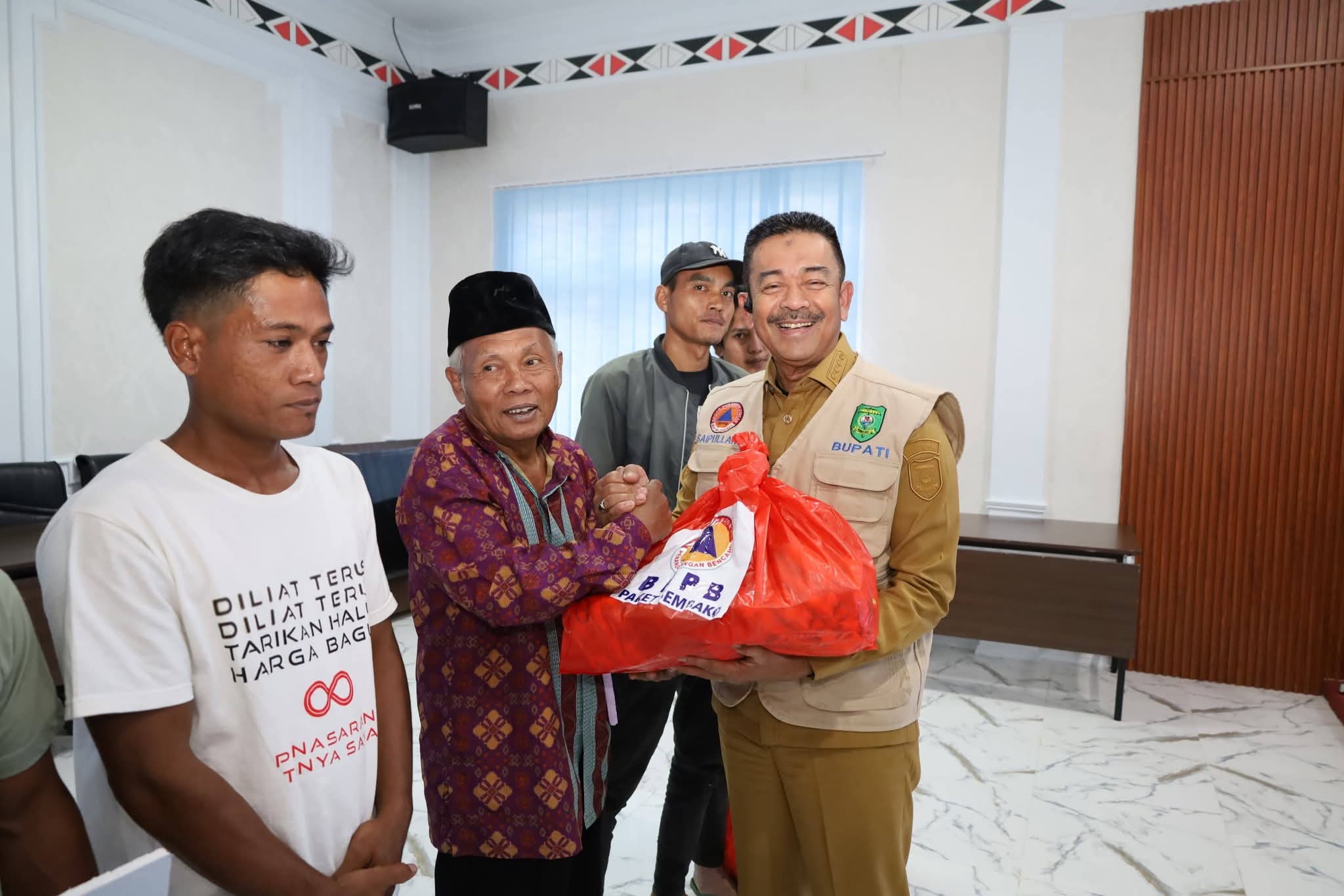 Bupati Madina Salurkan Bantuan Rumah Terdampak Bencana Tahap II