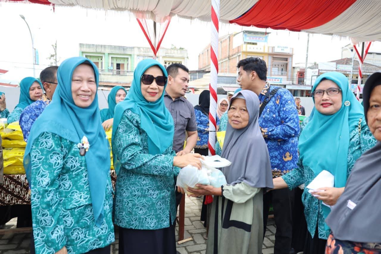 Ratusan Paket Pangan Murah TP PKK Madina Terjual Salam Waktu Singkat