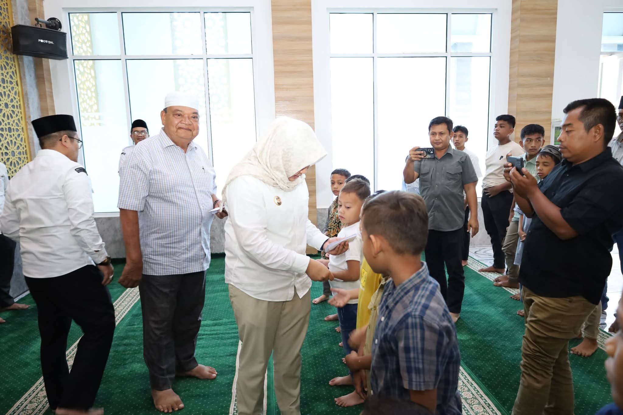 Santuni Anak Yatim dan Piatu di Tambangan, Wabup Madina: Jangan Beli Petasan