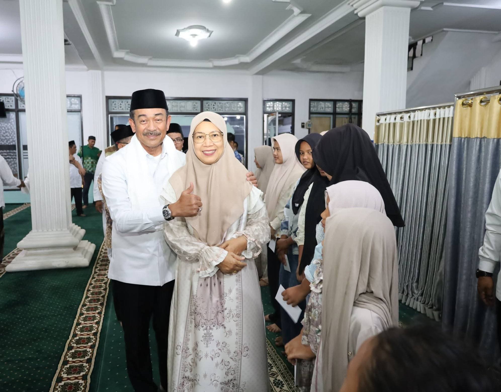 Bupati Madina Buka Bersama 186 Anak Yatim dan Piatu Lembah Sorik Marapi