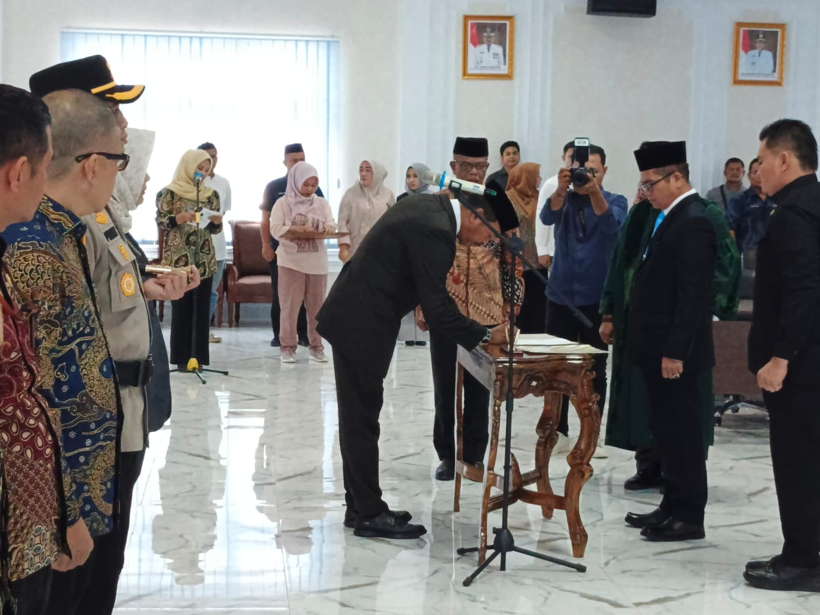 Gantikan Sahnan Pasaribu, Sekwan DPRD Madina Dilantik Jabat Sekretaris