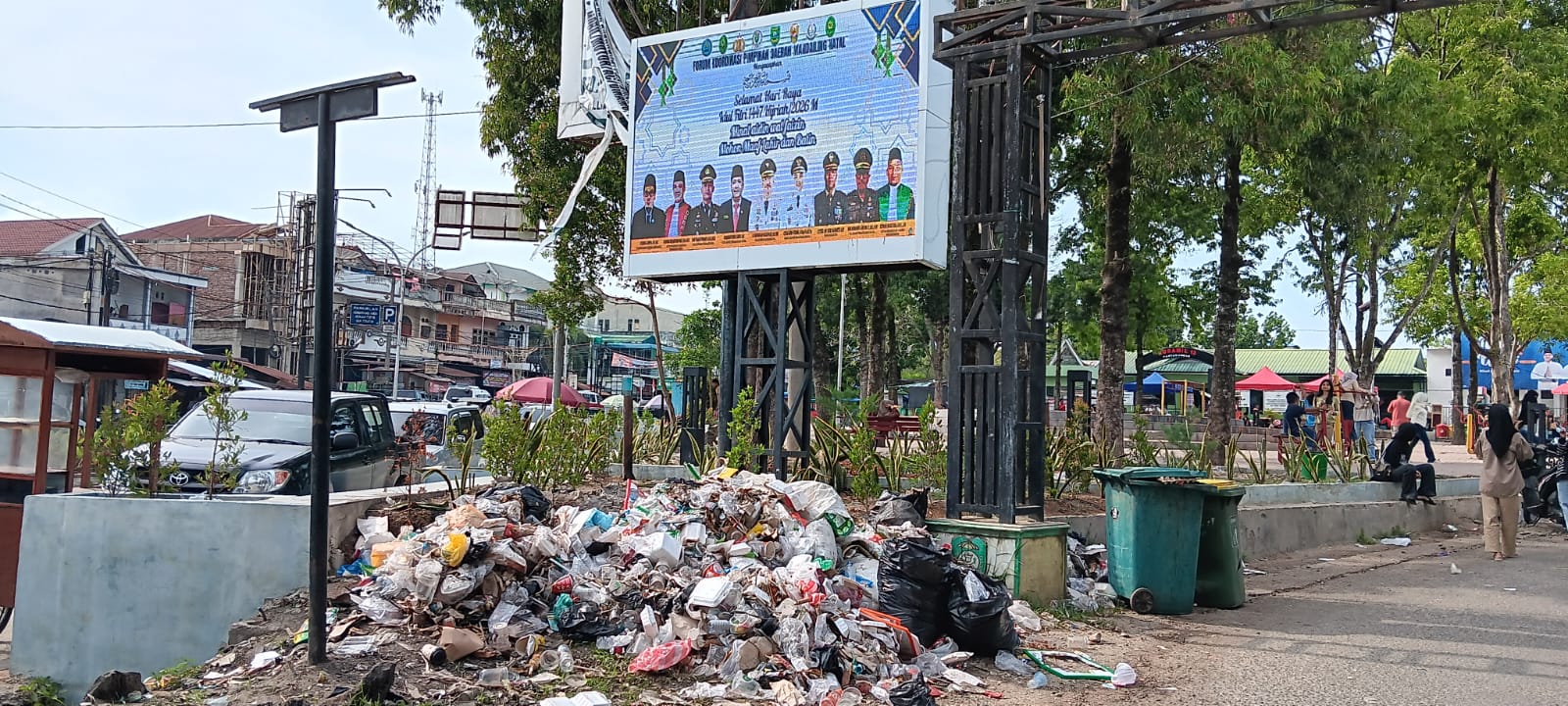 Mungkin Karena Idul Fitri, Sampah di Kota Panyabungan Dibiarkan Menumpuk