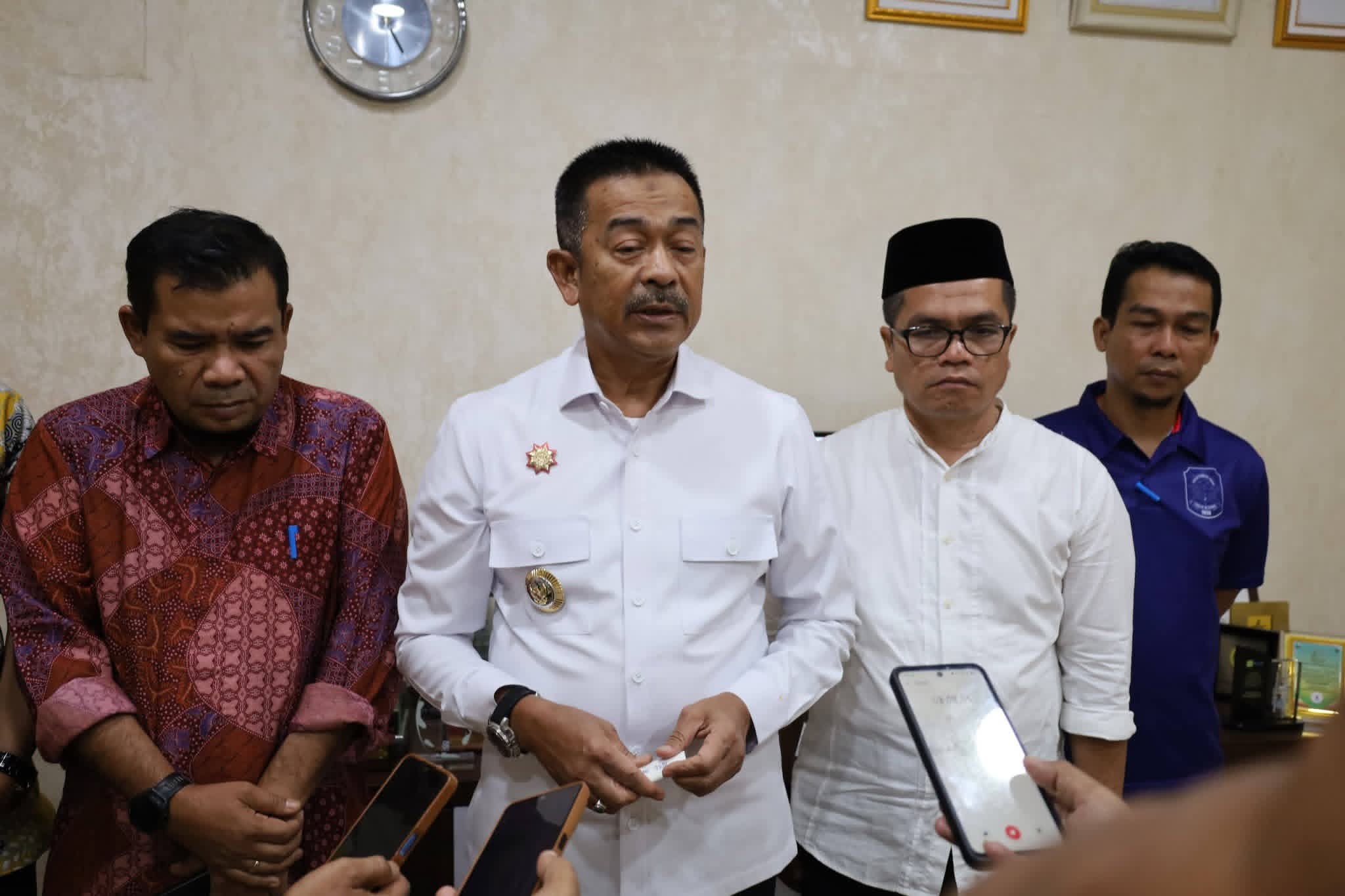 Jalan Jembatan Merah – Simpang Gambir Segera Diperbaiki, Bupati Madina Apresiasi Gubsu