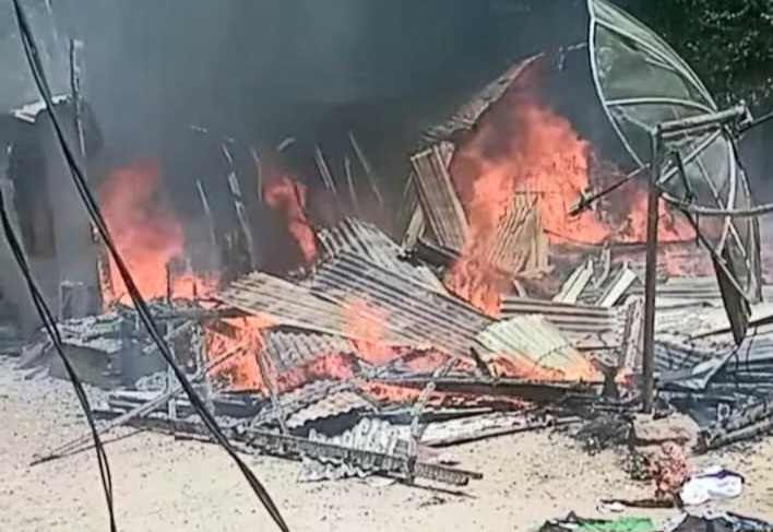 Rumah Guru MTSN Huraba Terbakar di Desa Hutabangun Jae Kec.Bukit Malintang