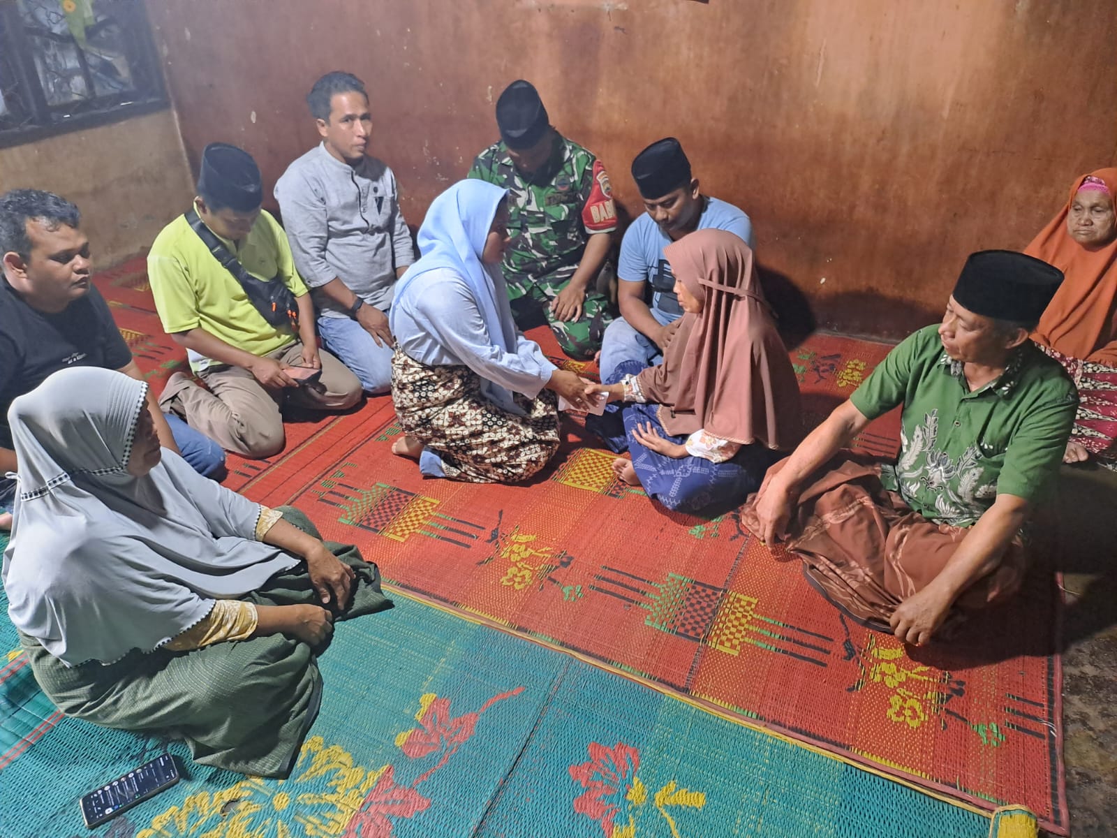 Korwasis Madina Serahkan Donasi Duka Cita Untuk Keluarga Almarhum Zakaria Siregar