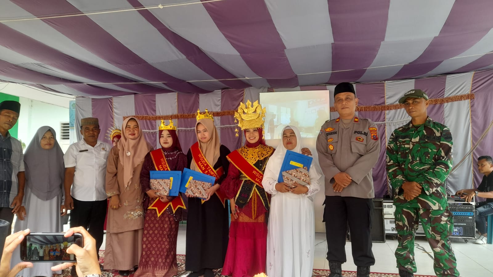 Acara Perpisahan Kelas XII di MAN 5  Batang Natal Penuh Haru
