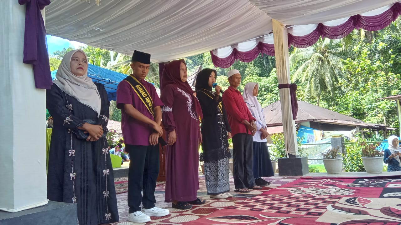 MTsN 1 Madina Angkatan Ke – 33 Dilepas Kasek 100 Orang Berjalan Dengan Sukses