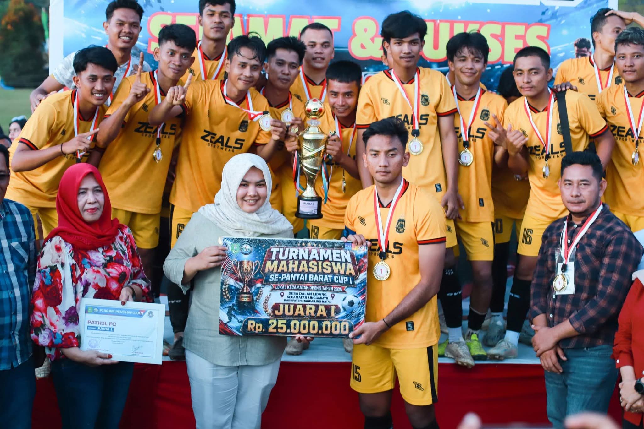 Wabup Madina Sebut Olahraga Sepak Bola Bisa Jadi Benteng Narkoba
