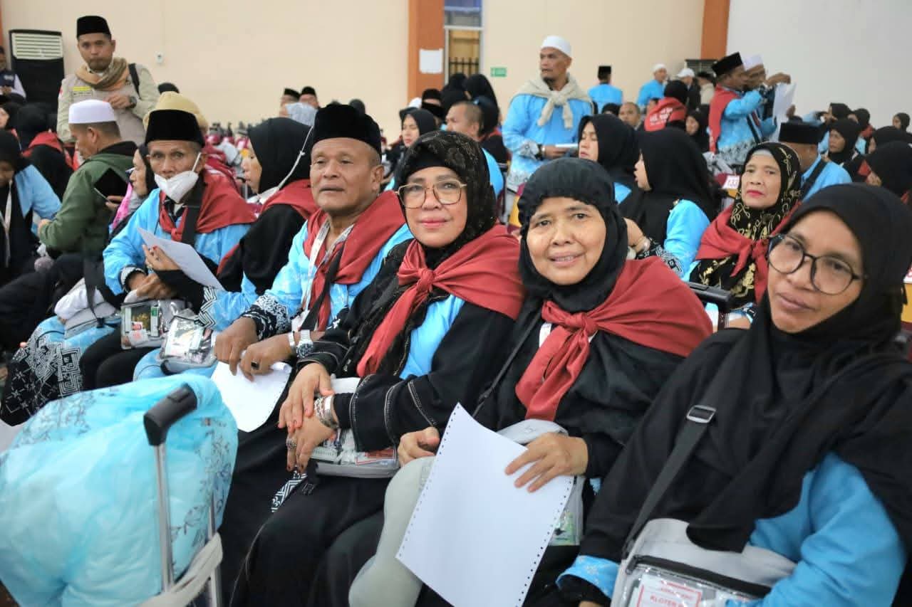 342 Jamaah Haji  Kloter 6 Tiba di Asrama Haji Medan Disambut Bupati Madina