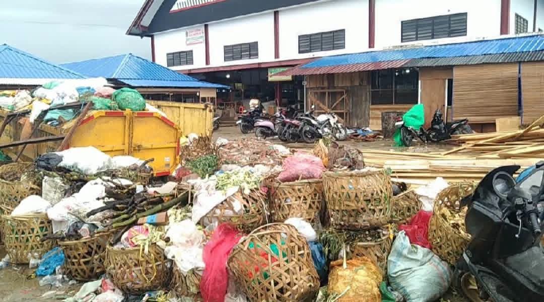 Setelah Diberitakan, DLH Madina Tambah Rute Pengangkutan Sampah Ke Pasar Baru Panyabungan
