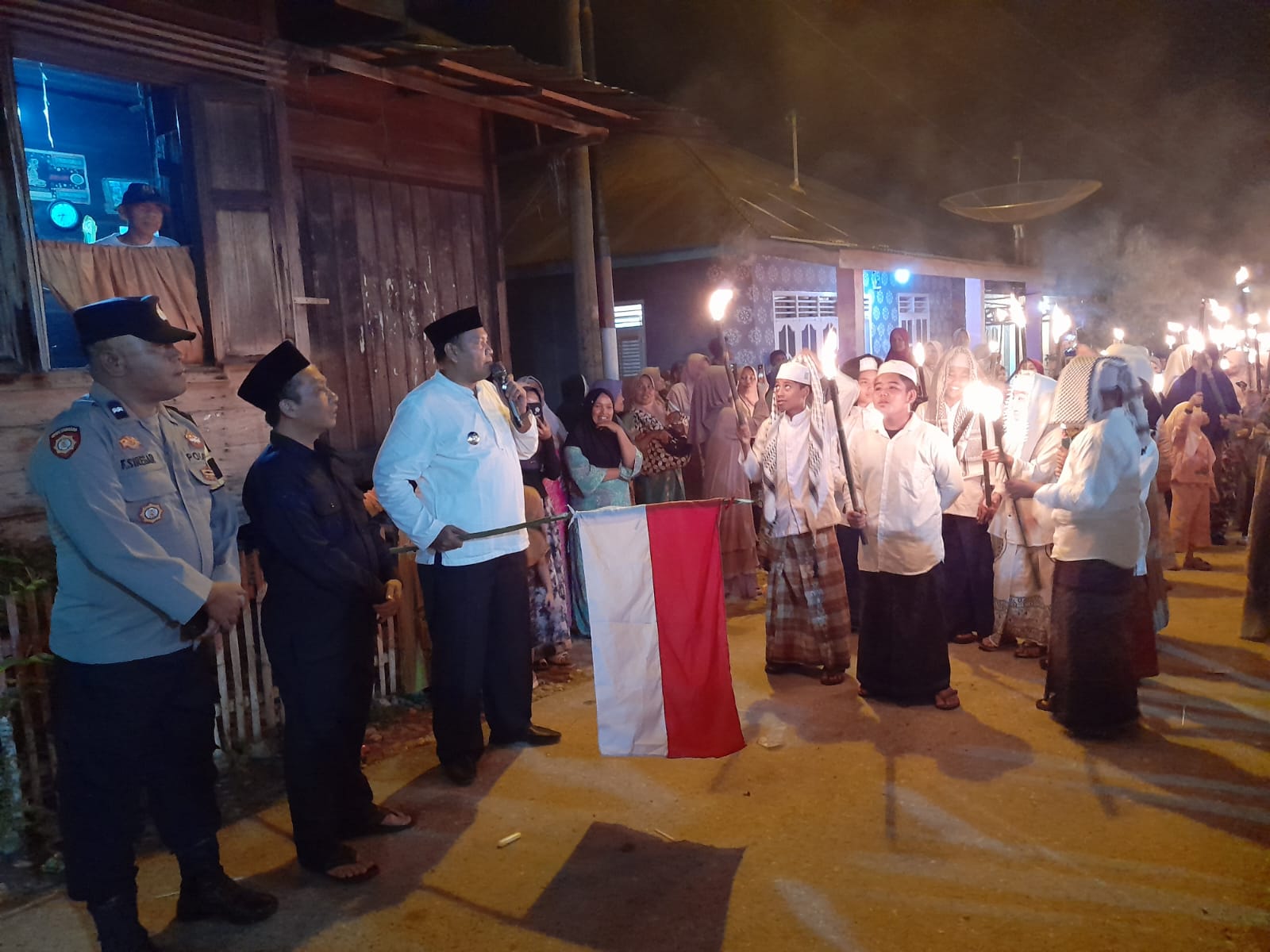 Menyambut 1 Muharram 1448 H Camat Bukit Malintang Lepas Pawai Obor