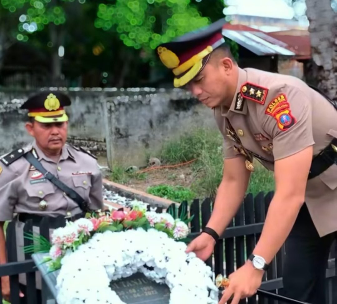 Jelang HUT Bhayangkara Ke – 80  Polres Madina Ziarah & Tabur Bunga di Makam Iptu Anumerta Imam Agus Husein Tanjung, S.Tr.K