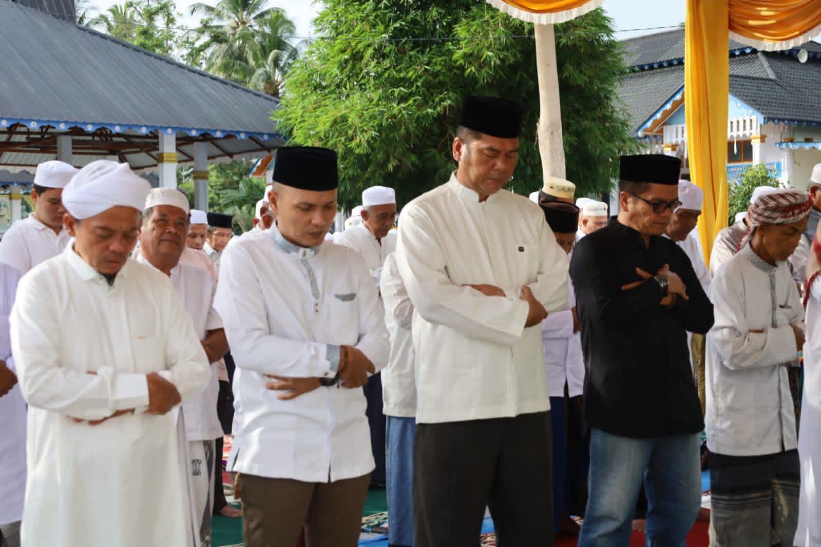 Sekda Madina Hadiri Sholat Tasbih, Ajak Perkuat Iman di Bulan Muharram