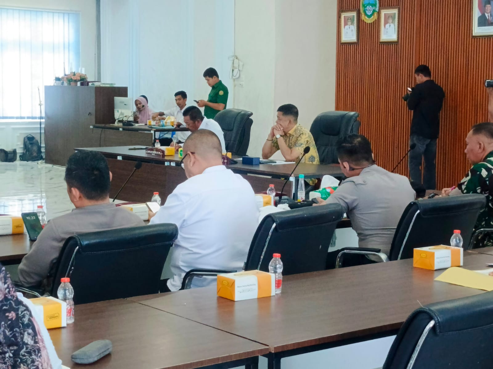Rapat di Aula Kantor Bupati, Ketua DPRD Madina Semprot Sekda & Sejumlah Pimpinan OPD