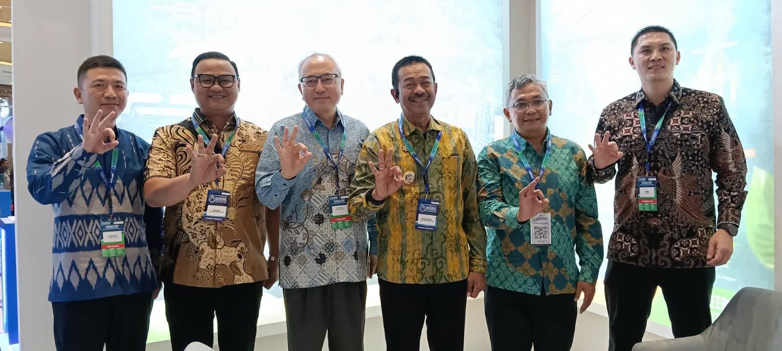 Buah Dukungan terhadap EBT, Bupati Madina Raih Penghargaan IIGCE 2026