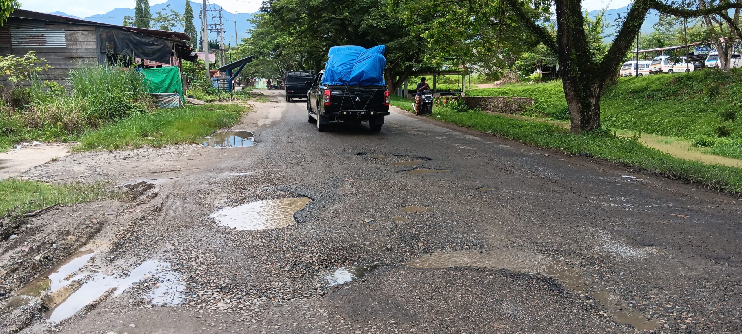 Jalan Rusak Mengakibat Lakalantas, Bupati dan Kadis PUPR Mandailing Natal Bisa Dituntut Ke – Pengadilan