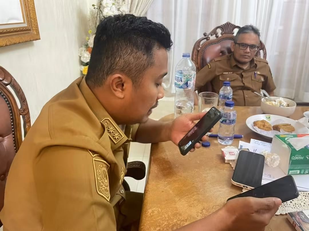 Wagub Sumbar Vasko Koordinasikan Dukungan Penanganan Longsor Aro Suka dengan Pemkab Solok