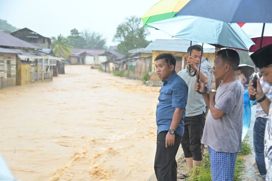 Wali Kota Sibolga Tinjau Sejumlah Titik Terdampak Banjir dan Pantau Kondisi Warga