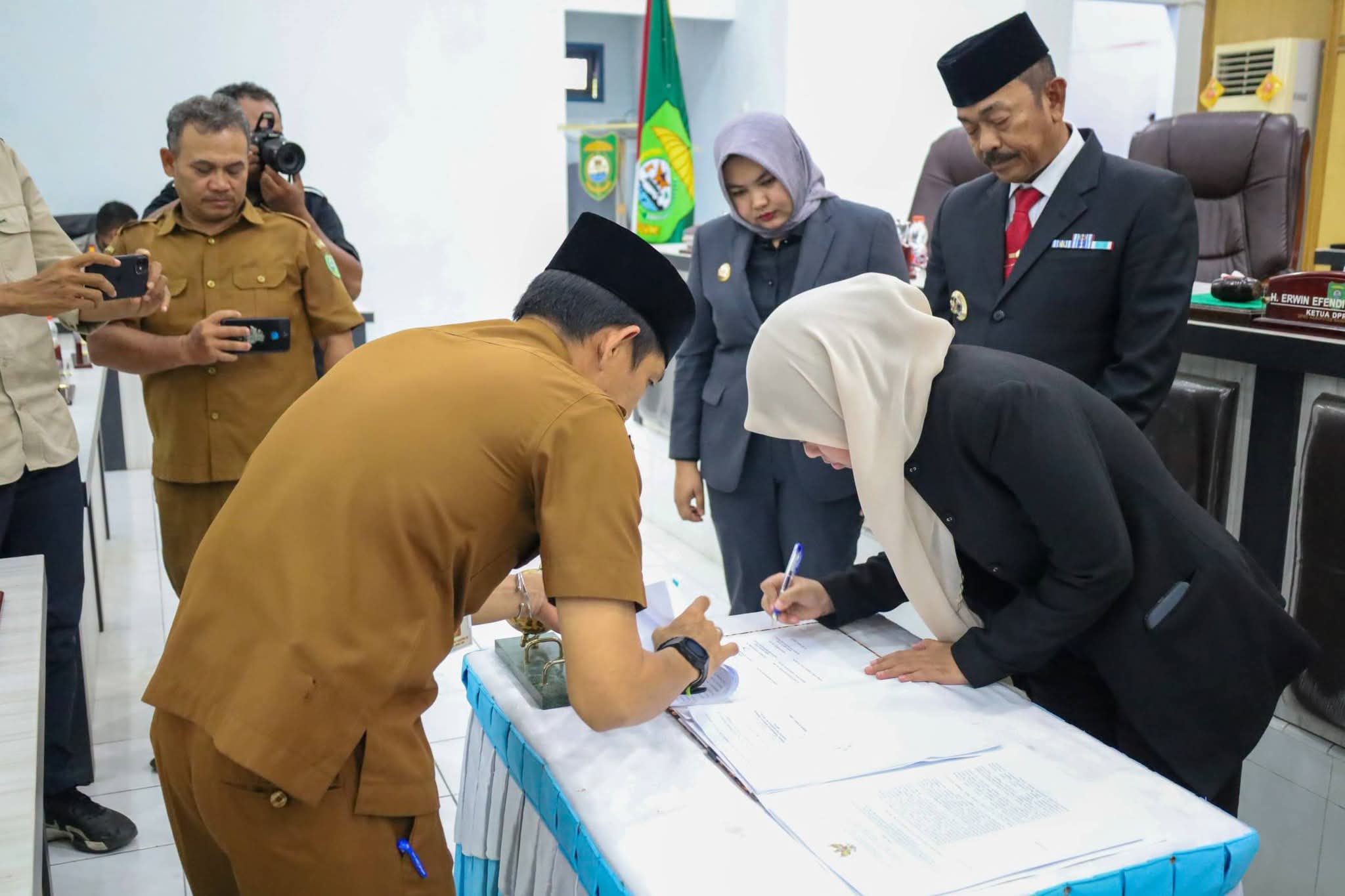 Pemkab dan DPRD Madina Setujui Ranperda P-APBD 2026
