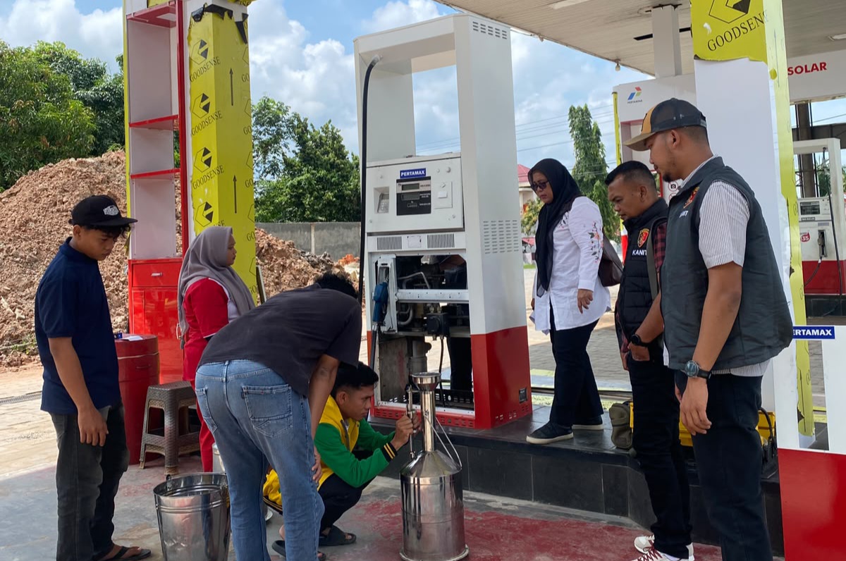 Pastikan Takaran Pas Untuk Konsumen, Satreskrim Polres Padang Lawas Bersama Dinas Terkait Uji Tera SPBU